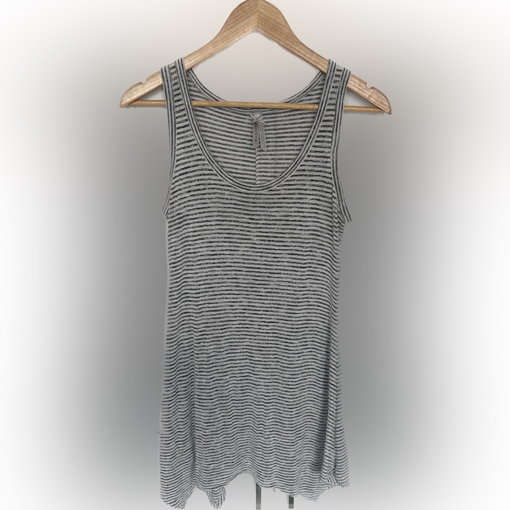 Flowy Tank - Picture 3 of 3
